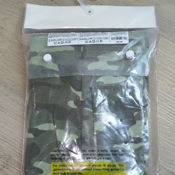 GAP Snug Fit Pajama Set with Orange and Green - Picture 4 of 4